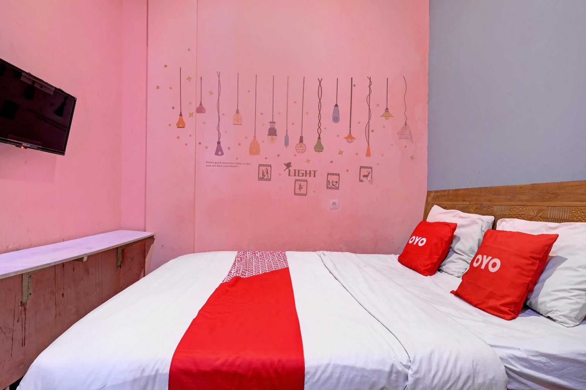 Oyo Life 92877 Hotel Rainbow 7296 Semarang Exterior foto